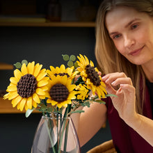 LEGO® Botanicals Sunflower Bouquet - Flower Decor - Housewarming Gift for Nature Lovers - 11502