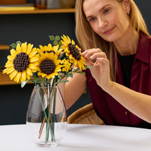 LEGO® Botanicals Sunflower Bouquet - Flower Decor - Housewarming Gift for Nature Lovers - 11502