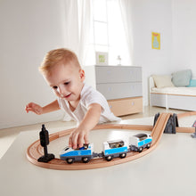 Hape Figure of 8 Safety Set (Hape Railway) - All-Star Learning Inc. - Proudly Canadian